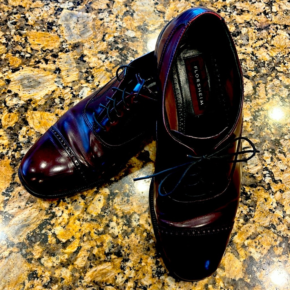 Men’s Florsheim Oxfords. Size 9.5 Medium Width.